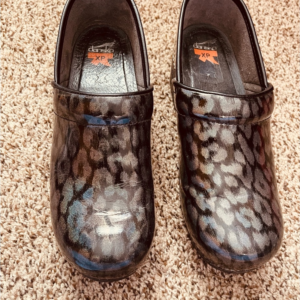 Leopard print Danskos!